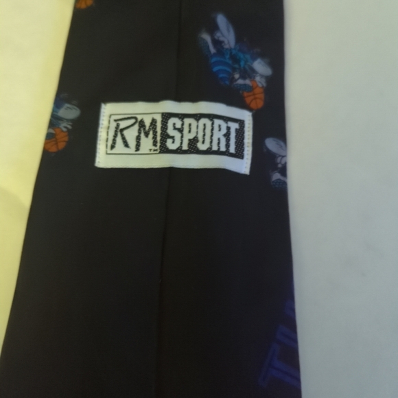 Vintage Ralph Marlin men's tie Charlotte hornets basketball 100% silk - Picture 2 of 4